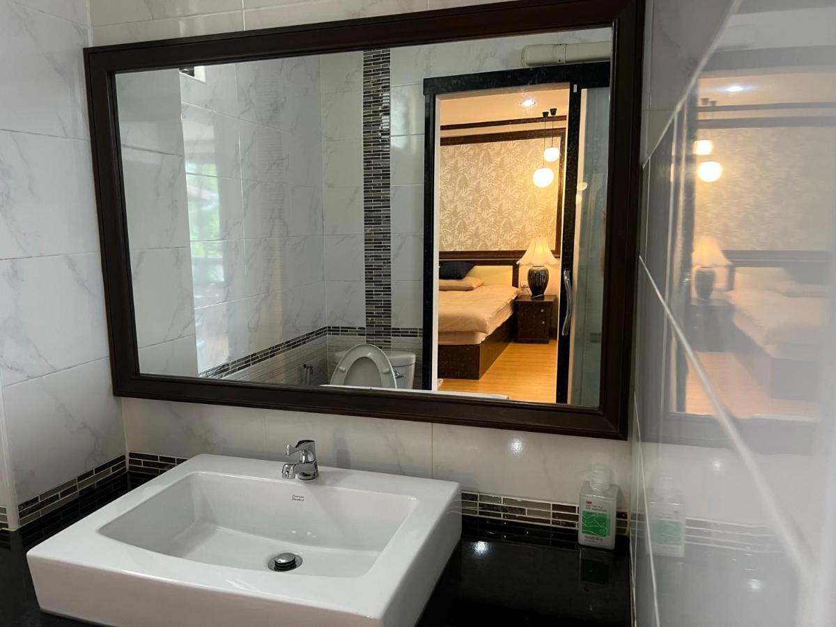 October Hostel Chiangmai Chiang Mai Ngoại thất bức ảnh